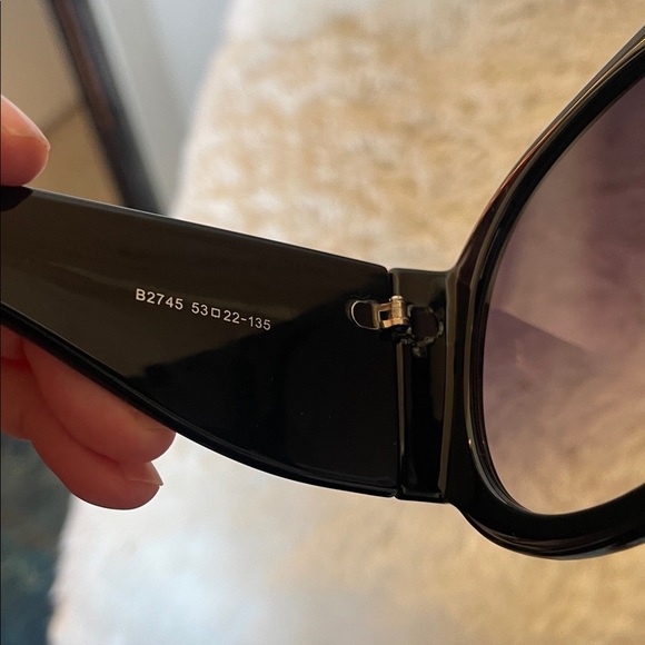 Stylish Black Sunglasses retro with uv 400 lenses NWOT
Restroom contemporary - Picture 6 of 6